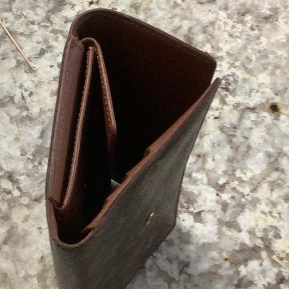 Authentic Louis Vuitton wallet - Picture 9 of 16